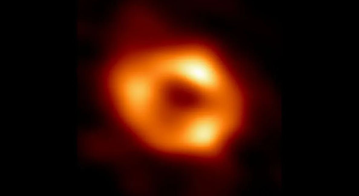 Sagittarius A* é o buraco negro que os cientistas conseguiram 'fotografar'; a imagem foi divulgada em 2022.