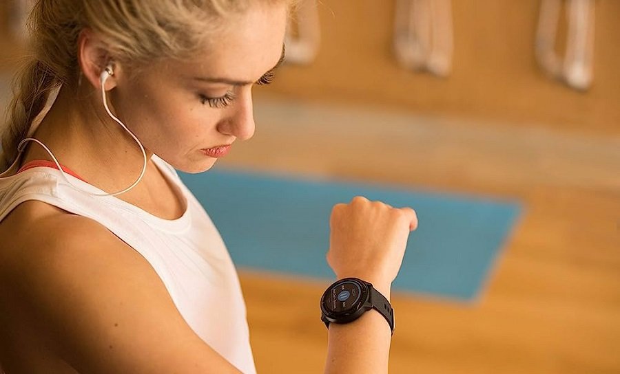 Smartwatch da Garmin possibilita um acompanhamento de todas as atividades físicas. (Garmin/Reprodução)