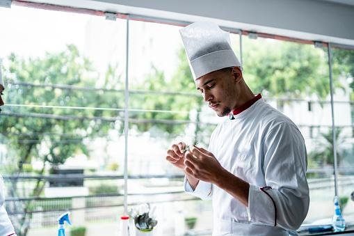 Muito acreditam que lavar o arroz, ajuda à eliminar resíduos e bactérias prejudiciais para o organismo. 