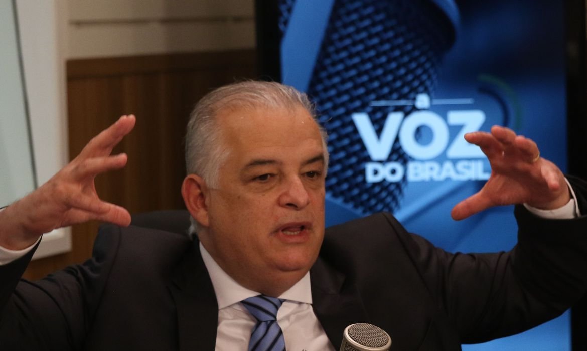 O ministro de Portos e Aeroportos, Márcio França, falou sobre o programa Voa Brasil na Voz do Brasil.