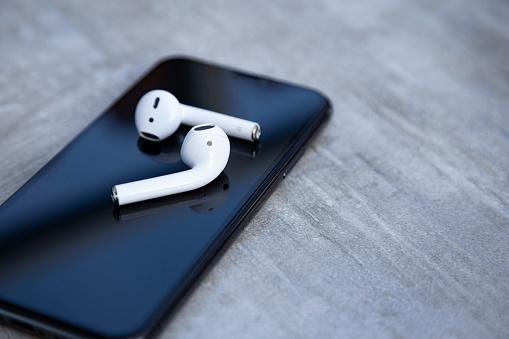 Em breve, a forma de carregamento dos AirPods pode migrar para o formato USB-C.