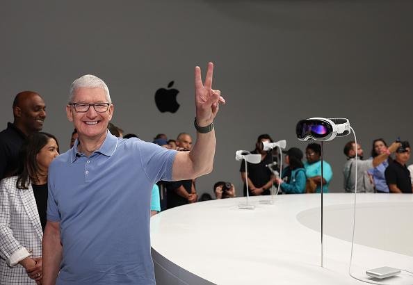 O Apple Vision Pro deve chegar às lojas em 2024.