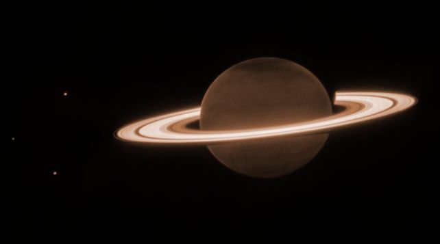 A nova imagem de Saturno auxiliará os cientistas a conquistar um melhor entendimento sobre o sistema lunar ao redor do planeta.
