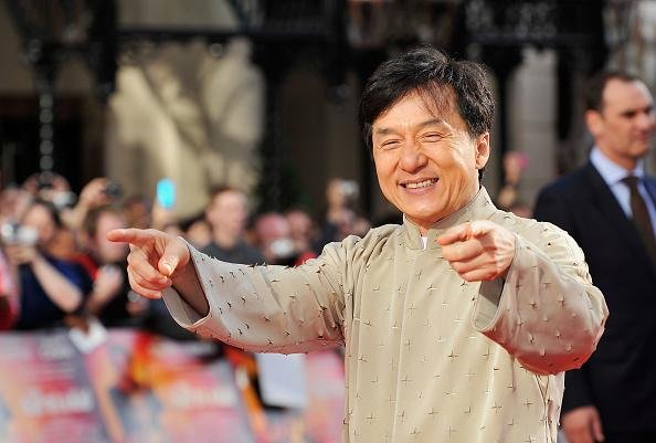 Jackie Chan é pai de uma filha com a qual ele não tem contato há anos.