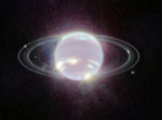 Além de Netuno, a imagem capturada pelo telescópio apresenta 14 luas ao redor do planeta.