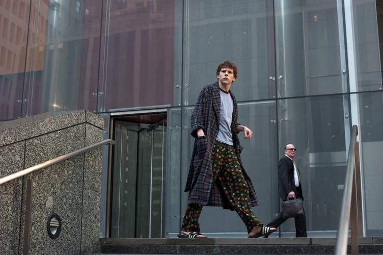 Jesse Eisenberg aprendeu esgrima depois que soube que Zuckerberg praticava o esporte. 