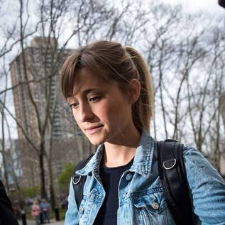 Imagem de Smallville: Allison Mack deixa prisão após ser condenada por culto sexual