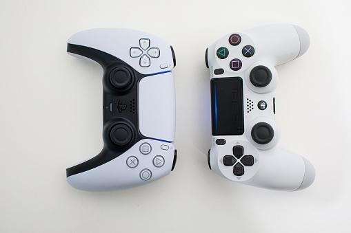 Qual a vantagem em comprar o PlayStation 5 com mídia física?