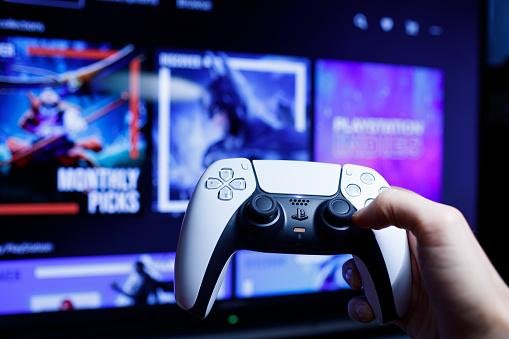 Com um PS5 com leitor de disco o jogador tem mais liberdade para revender, trocar ou emprestar jogos.