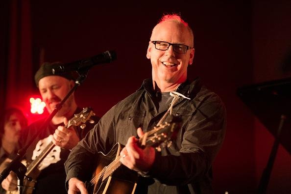 Greg Graffin é vocalista do Bad Religion e possui Ph.D. em zoologia.