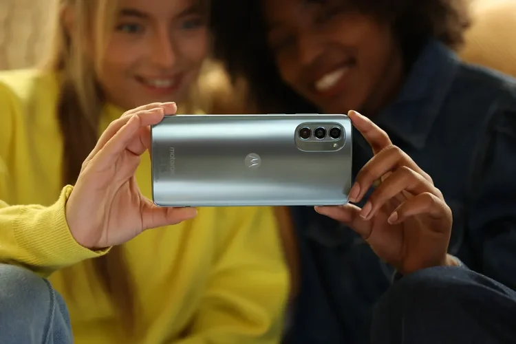 Apesar do hardware e câmeras menos robustos, o Moto G62 5G ainda é uma boa opção em 2023.