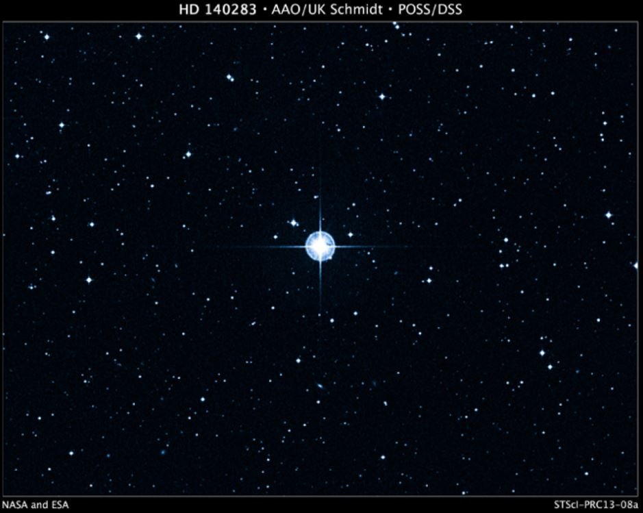 A imagem apresenta a estrela de Matusalém, também conhecida como HD 140283, considerada a mais antiga observada no universo.