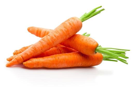 Além de ser uma fonte rica em vitamina C, a cenoura também tem radônio-226 e potássio-40.