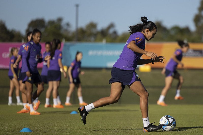 A atacante Marta é o principal nome da seleção brasileira e também a maior artilheira da história da Copa Mundo, tanto feminina quanto masculina, com 17 gols marcados.