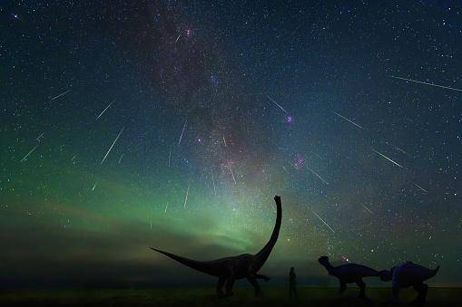 O que veio primeiro: extinção ou o asteroide?