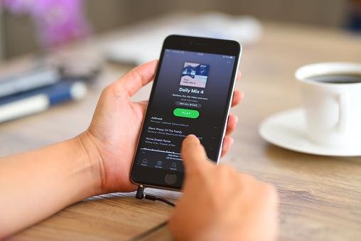 Spotify aumenta preços das assinaturas premium no Brasil - TecMundo