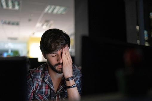 Para corrigir esse problema, é necessário ter paciência para redirecionar ao aplicativo correto. (GettyImages/Reprodução)