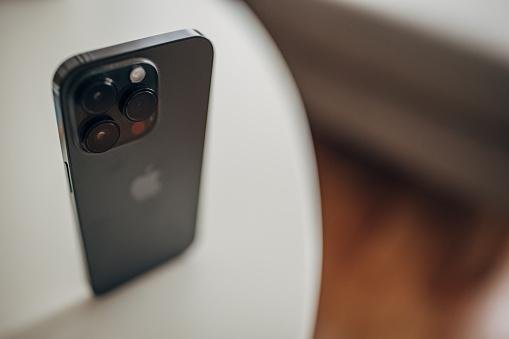 O corpo de titânio deve aumentar a vida útil do iPhone 15 Pro em vários aspectos.