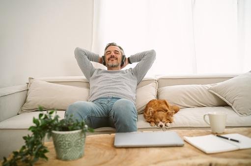 O Google Assistente te ajuda a criar hábitos de descanso em meio à rotina de trabalho