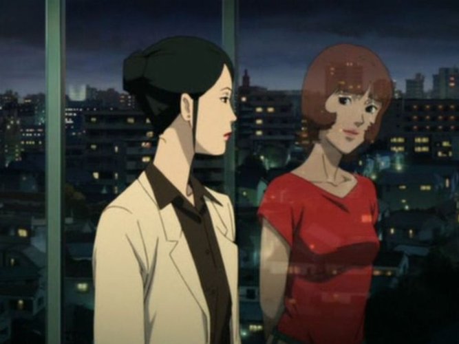 Dra. Chiba assume seu alter-ego à noite, Paprika.