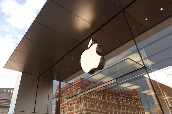 A Apple segue no topo do mercado como a empresa mais valiosa do mundo.
