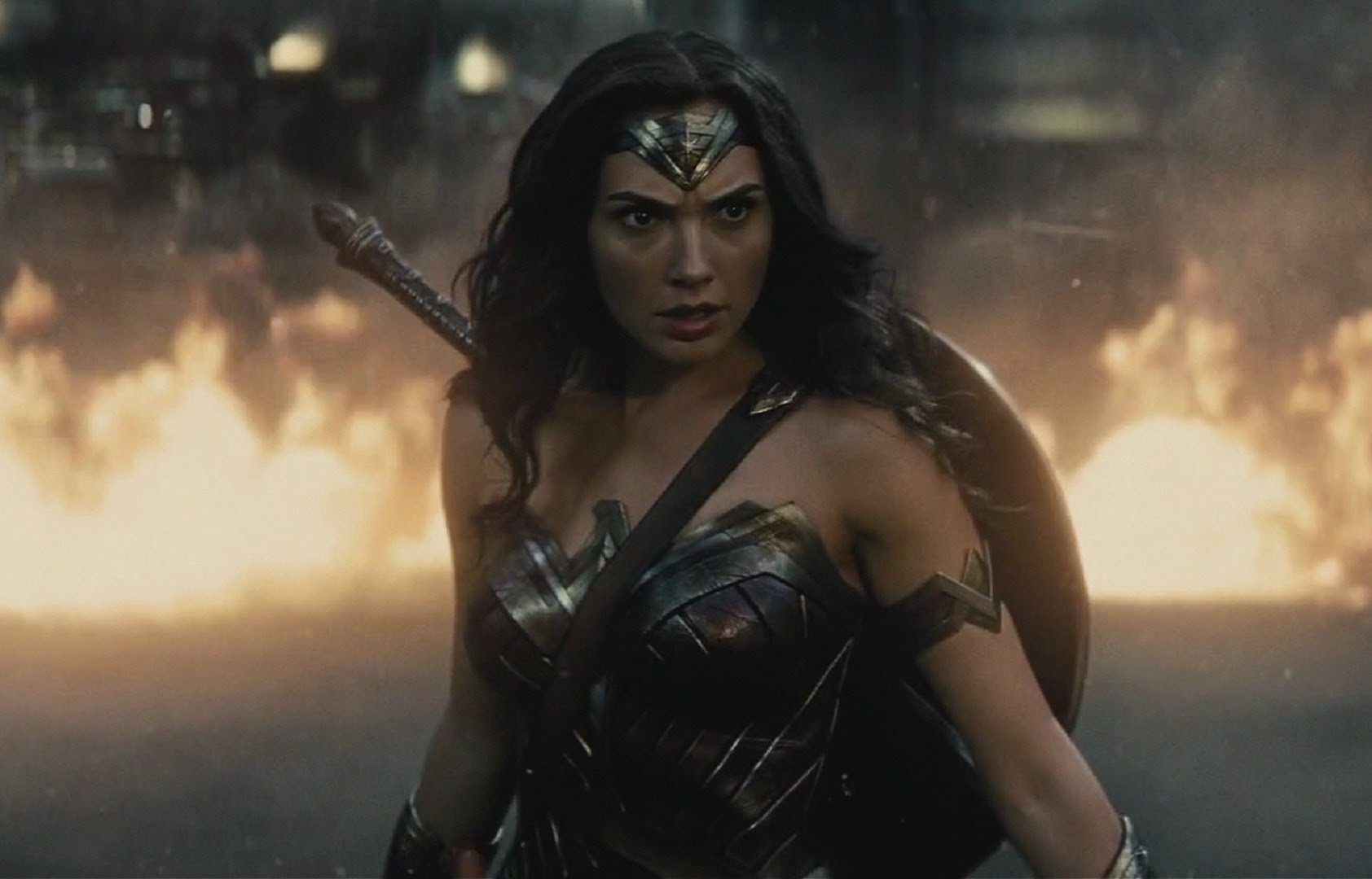 Gal Gadot estreou no papel de Mulher Maravilha em Batman vs Superman: A Origem da Justiça (2016).
