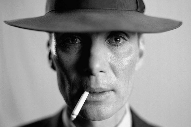 Cillian Murphy como J. Robert Oppenheimer.