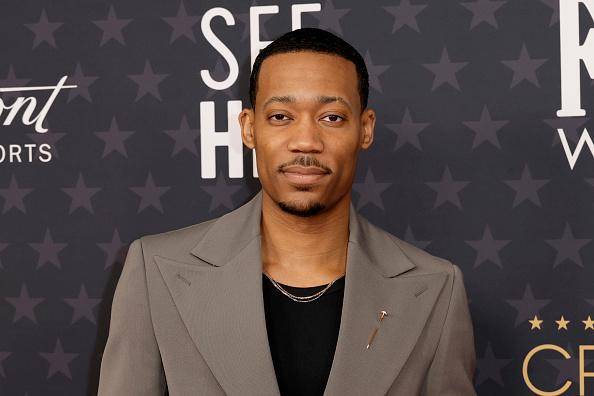 Tyler James Williams se irritou com os comentários de brasileiros em suas publicações.