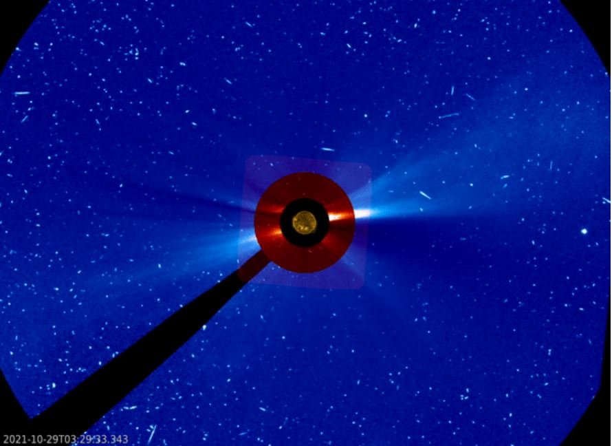 Imagem do momento da erupção solar, capturada pela sonda espacial SOHO.