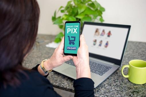 O Pix se tornou o principal meio de pagamento entre brasileiros.