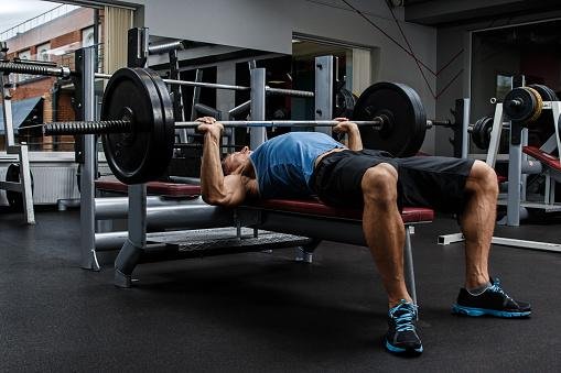 Existem diversas formas de aplicar sobrecarga nos exercícios, além do peso.