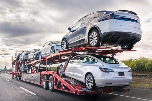 Os carros da Tesla lideram as exportações da China, com a fábrica da montadora em Xangai.