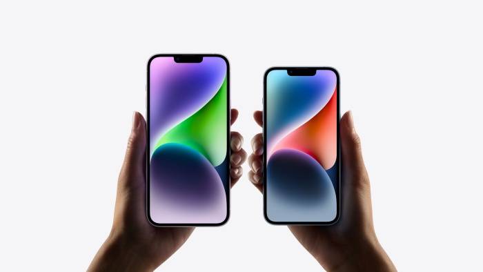 A série iPhone 14 possui display OLED.