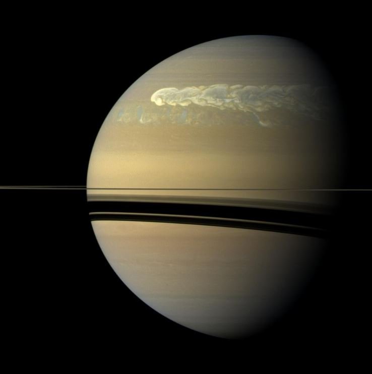 As primeiras observações do fenômeno em Saturno aconteceram em 2010, mas a imagem acima é referente a 12 semanas após o início das 'megatempestades'.
