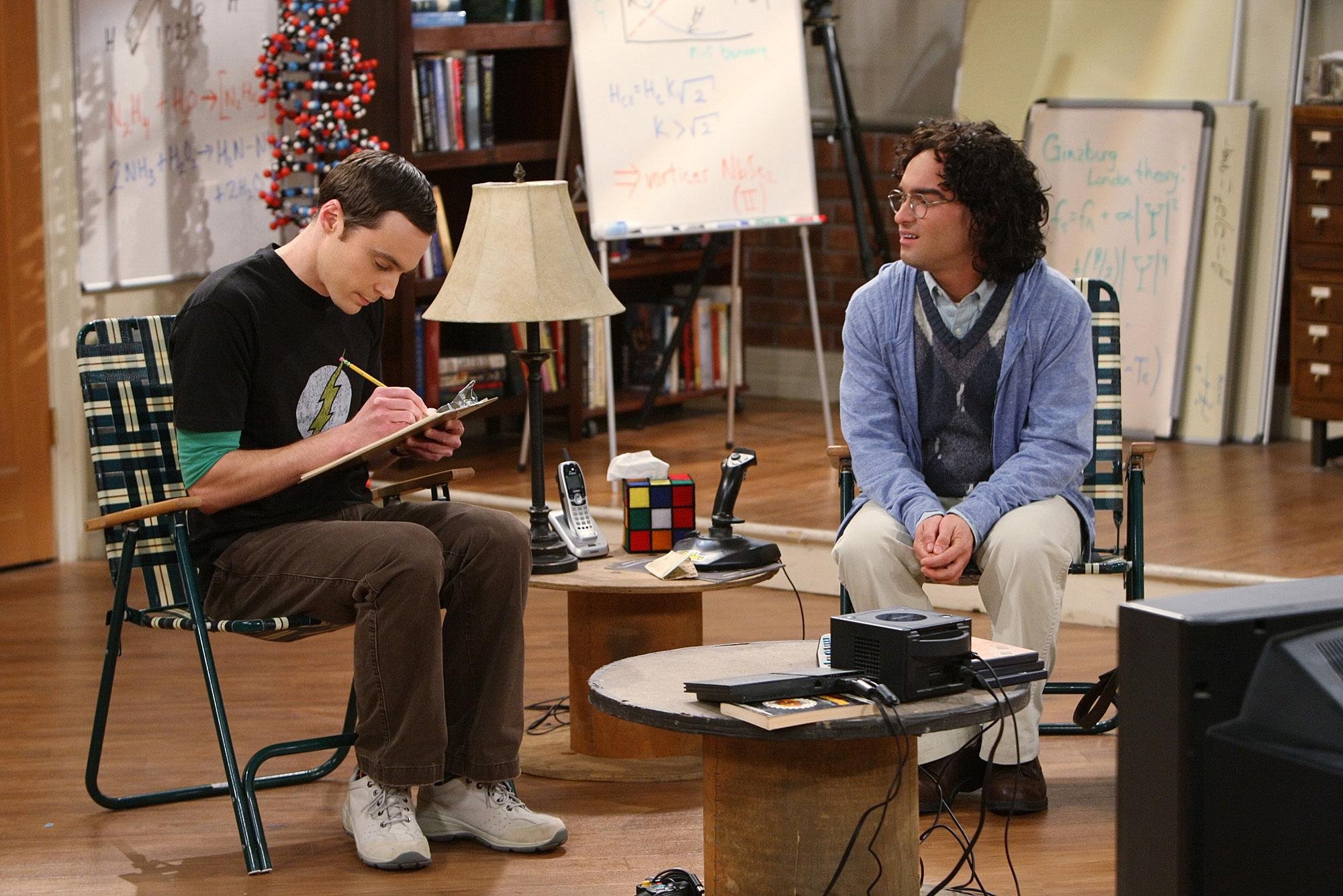 O acordo de moradia de Sheldon tem suas origens explicadas em Jovem Sheldon.