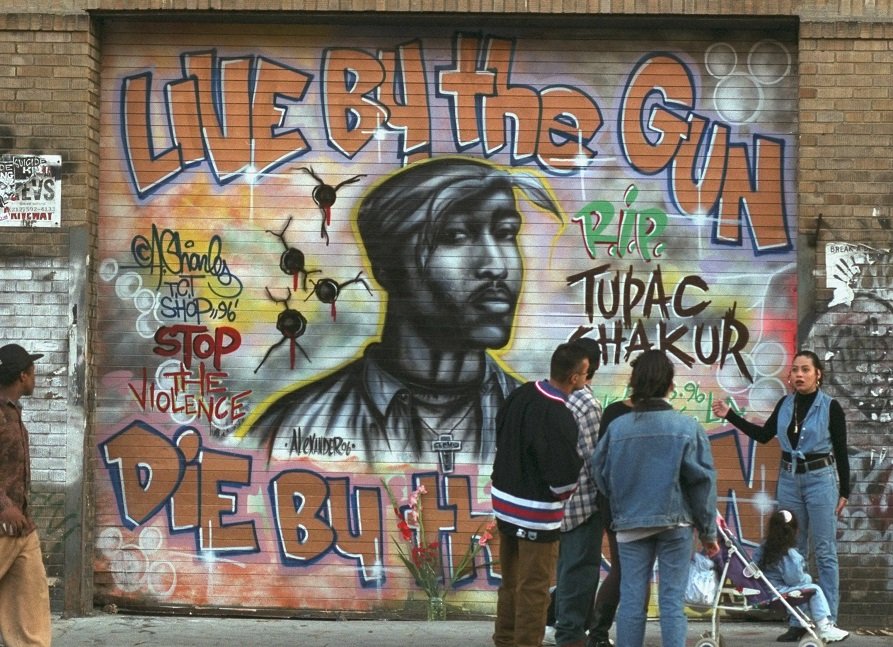 Grafite em Nova York com a figura do rapper.