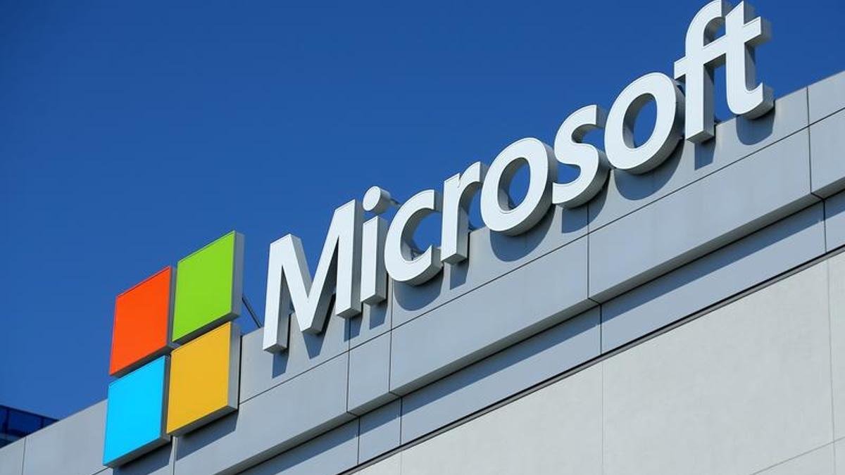 Com o fim dos mouses, teclados e webcams com a marca Microsoft, a empresa decidiu concentrar suas energias na marca Surface