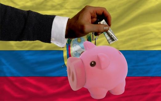 Equador apostou na adoção do dólar para reestabelecer sua economia.
