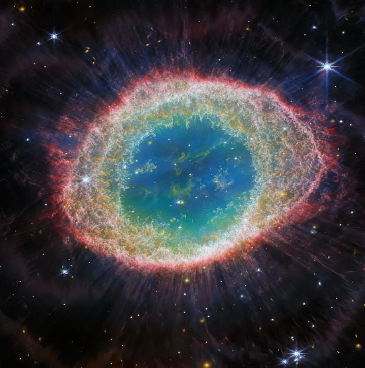 As novas observações da Nebulosa do Anel fazem parte do programa GO 1558 do Telescópio Espacial James Webb.