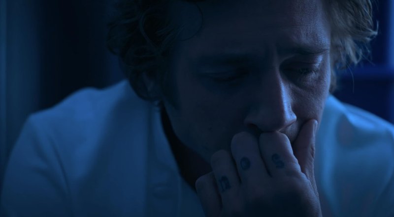 Carmy (Jeremy Allen White) enfrenta novos dilemas ao longo da 2ª temporada de O Urso