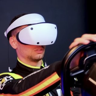 Imagem de Colocamos um piloto profissional para jogar Gran Turismo 7; veja o resultado
