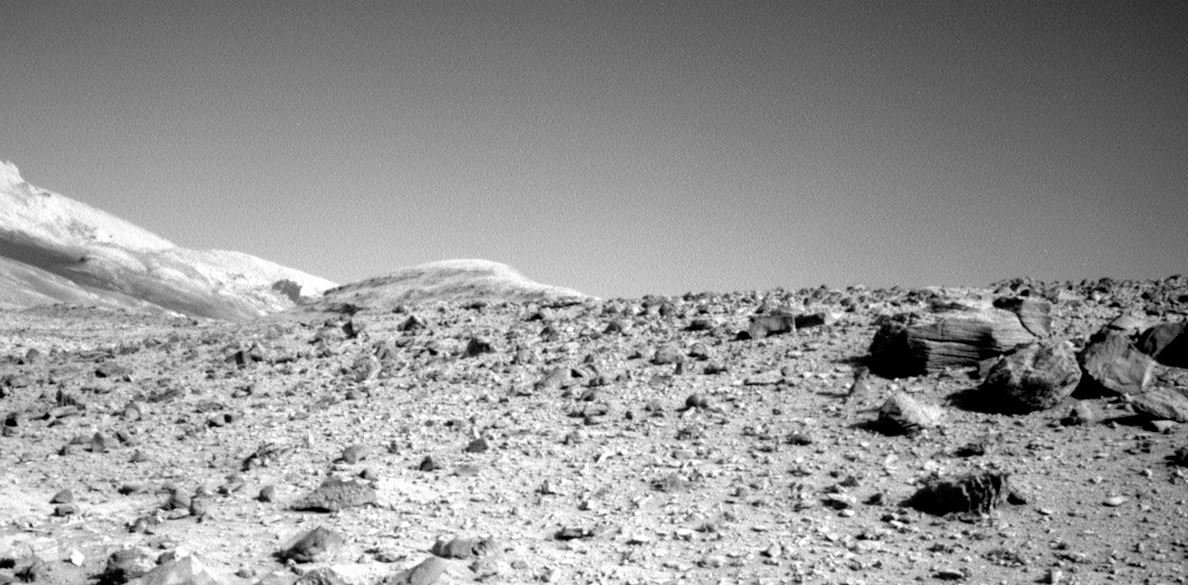 A imagem acima foi fotografada pelo rover Curiosity, em Marte, há alguns dias.
