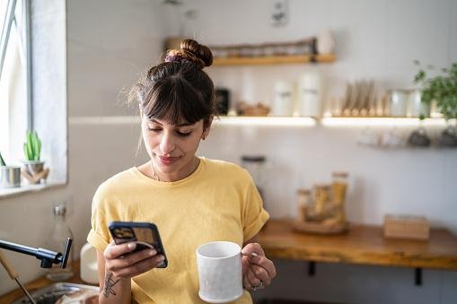 O curso pode ser realizado diretamente no seu smartphone, pelo WhatsApp.