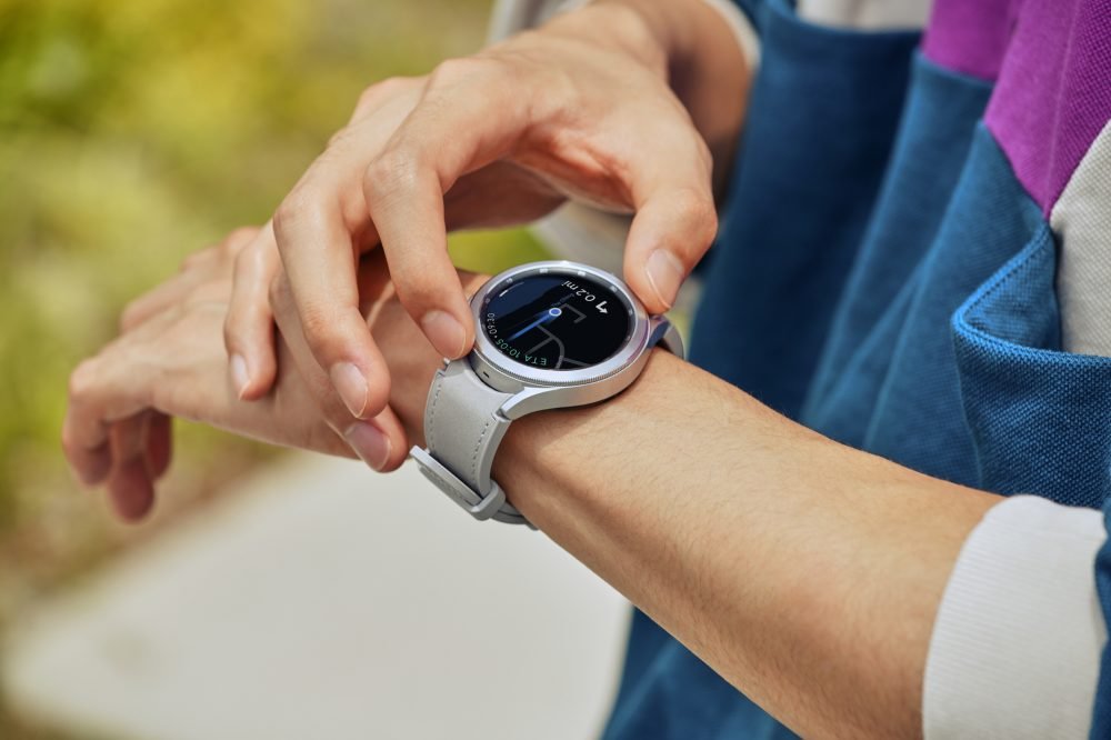 Um dos diferenciais do Galaxy Watch 4 Classic é o aro giratório.