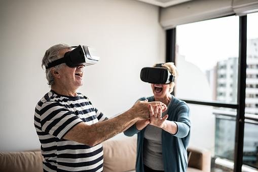 O metaverso consiste em um ambiente virtual onde os usuários podem interagir através de óculos de realidade virtual.
