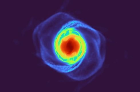 A imagem apresenta uma simulação do impacto; a estrela mãe de TOI-332 b está localizada a aproximadamente 726,5 anos-luz de distância da Terra.