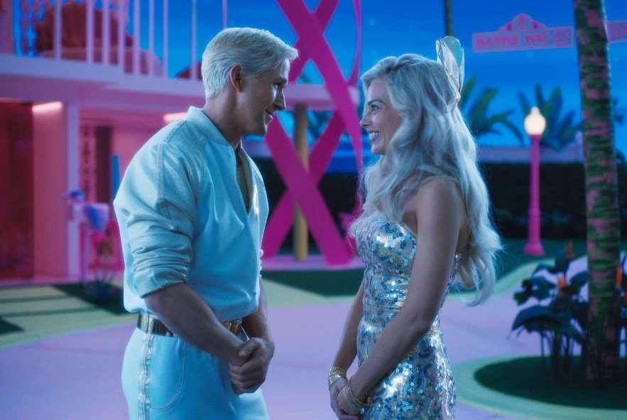 Cena de Barbie com Ryan Gosling (Ken) e Margot Robbie.