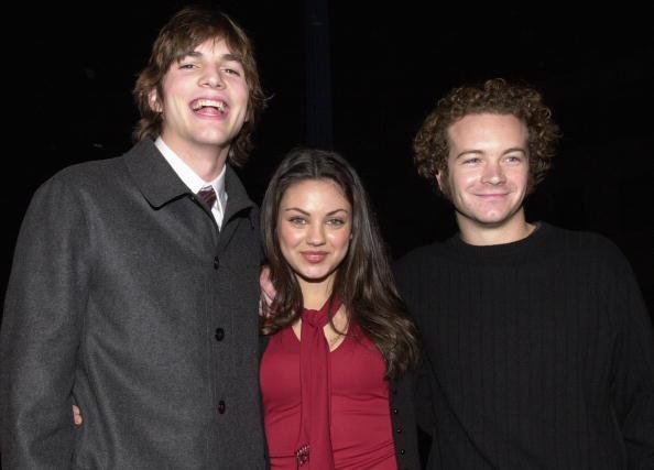 Ashton Kutcher, Mila Kunis e Danny Masterson estrelaram junto a série 'That's 70s show'