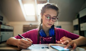 Celular em sala de aula: vantagens nos processos de aprendizagem