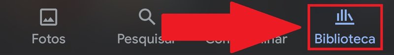 Procure pelo ícone "Biblioteca" na parte debaixo do app do Google Fotos